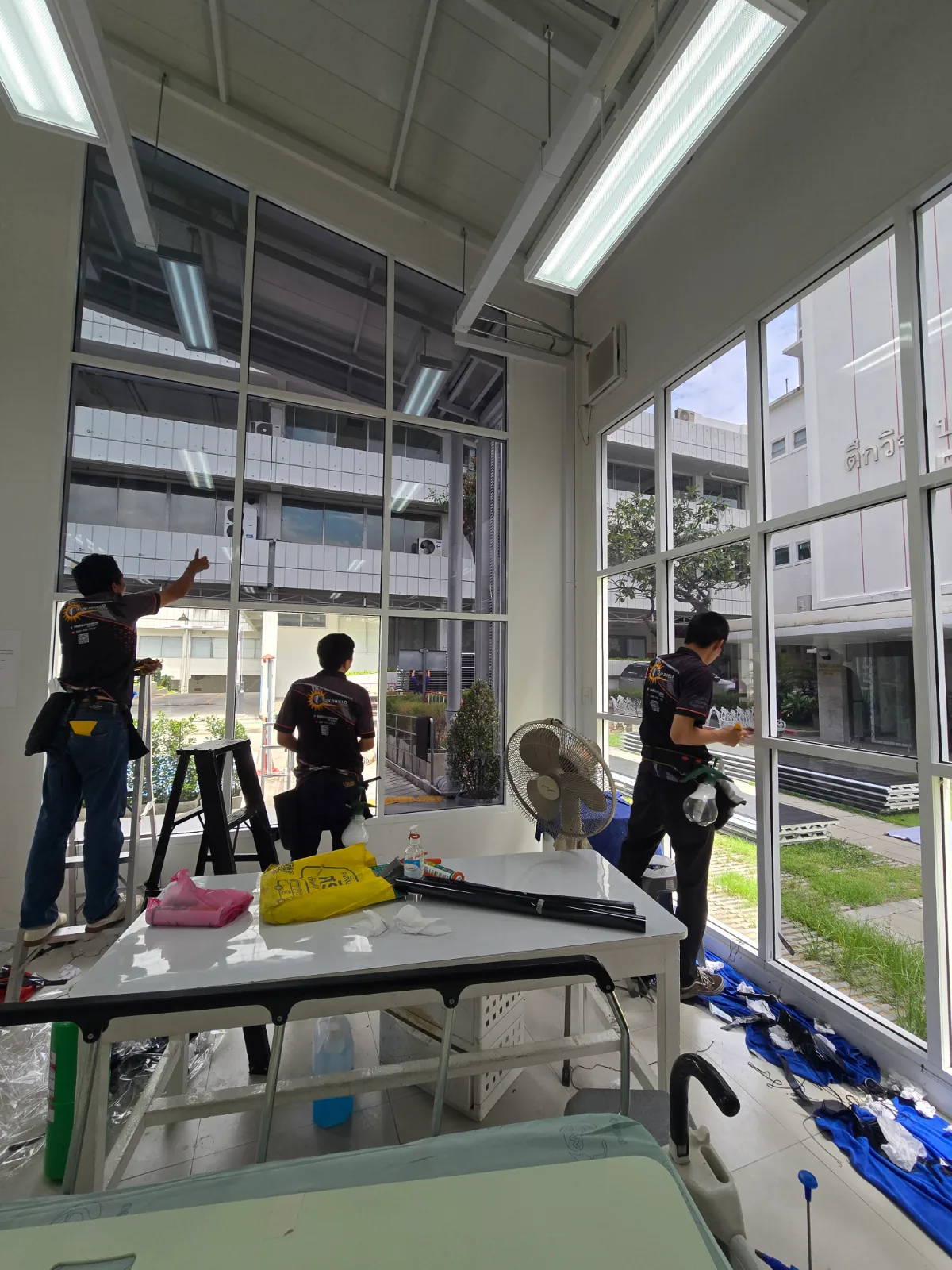 ติดฟิล์มอาคารโรงพยาบาล — ผลงานติดฟิล์มกรองแสงโดย SUNSHIELD FILM